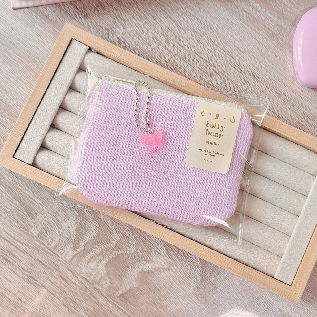 Flower กระเป๋าสตางค์+(พวงกุญแจสุ่มอีก 1 ชิ้นรวม 2) ใส่เหรียญ บัตร ขนาด 8.5*12 cm. สีชมพู